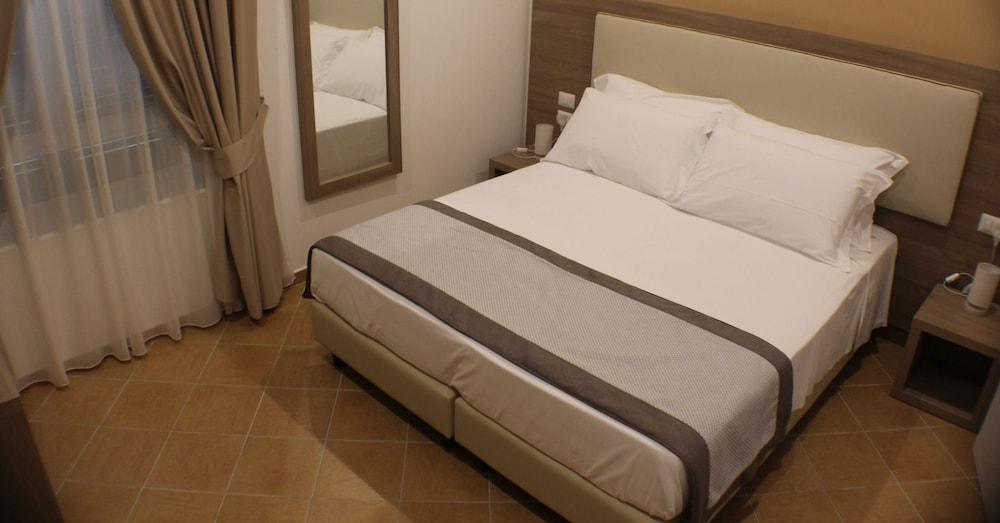Hotiday Room Collection - Napoli Residenza Scarlatti エクステリア 写真